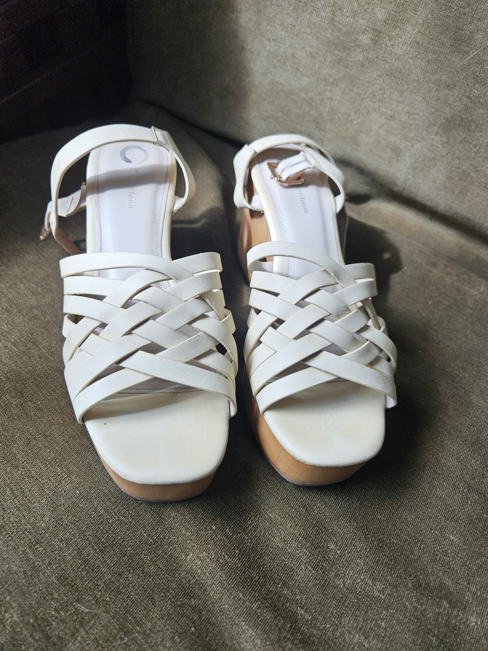 Journee Collection - Cream Woven Block Heel Sandals Size 9.5 - Picture 2 of 6